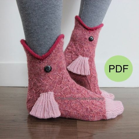 Please note: This listing is for a PDF knitting pattern download only, NOT for a physical item. Pattern is in English only. Catch of the Day is a whimsical pattern that is designed to appear like a fish eating your foot! This cuff down pattern has a continuous scale pattern across the body of the Shark Socks, Tomato Chicken, Sock Lovers, Sock Crafts, Sock Knitting Patterns, Knitted Animals, Sock Animals, Winter Socks, Pdf Knitting Pattern