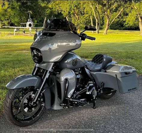 HARLEY DAVIDSON STREET GLIDE LIFE | That's really cool 🔥 | Facebook Hd Street Glide, Harley Davidson Glide, Street Glide Bagger, Road King Harley Davidson, Breakout Harley Davidson, Harley Davidson Ultra, Street Glide Harley, Harley Davidson Cvo, Harley Davidson Baggers