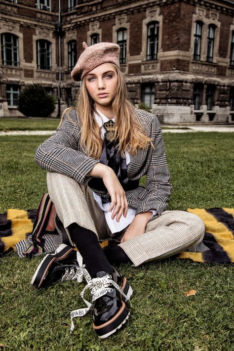 Back to school Preppy Photoshoot, Back To School Editorial, University Photoshoot, School Outfits Preppy, Stylist Aesthetic, University Fashion, Inspiration Photoshoot, September Fashion, Outfits Preppy