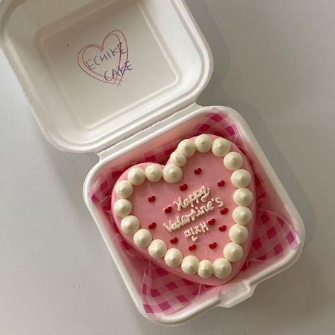 Mini Patisserie, Heart Shaped Cake, Tiny Cakes, Pastel Cakes, Korean Cake, Cake Aesthetic, Simple Cake Designs, Shaped Cake, Valentines Day Cakes