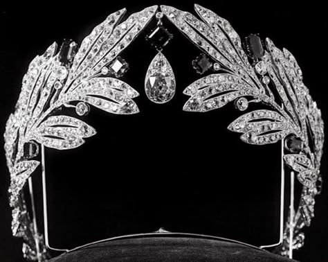 Tiara Mania: Princess Marie of Greece's Olive Leaf Tiara Crowns Royal, Olive Wreath, Royal Jewellery, Royal Crowns, Beautiful Tiaras, Royal Tiaras, Crowns And Tiaras, Diamond Tiara, Crown Tiara