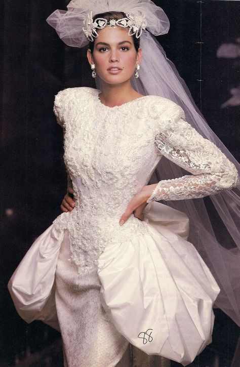 Wedding Dress. Cindy Crawford. #1980's #Weddingdress #weddings #cindycrawford Wedding Dresses 80s, 90s Wedding Dress, 1980s Wedding, 80s Wedding, Gaun Fashion, Wedding Gowns Vintage, Kaia Gerber, A Wedding Dress, 80s Dress