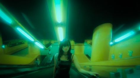 Fallen Angels Pfp Movie, Wong Kar Wai Aesthetic Green, Fallen Angels Cinematography, Fallen Angel 1995 Aesthetic, Fallen Angel Photography, Fallen Angels Aesthetics, Fallen Angel Aesthetic Movie, Fallen Angels Movie Aesthetic, Fallen Angels 1995 Wallpaper