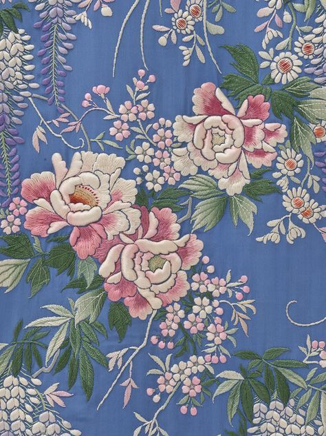 Embroidery Kimono, Chinese Embroidery, Border Embroidery Designs, Border Embroidery, Learn Embroidery, Japanese Embroidery, Handwork Embroidery Design, 자수 디자인, Silk Ribbon Embroidery