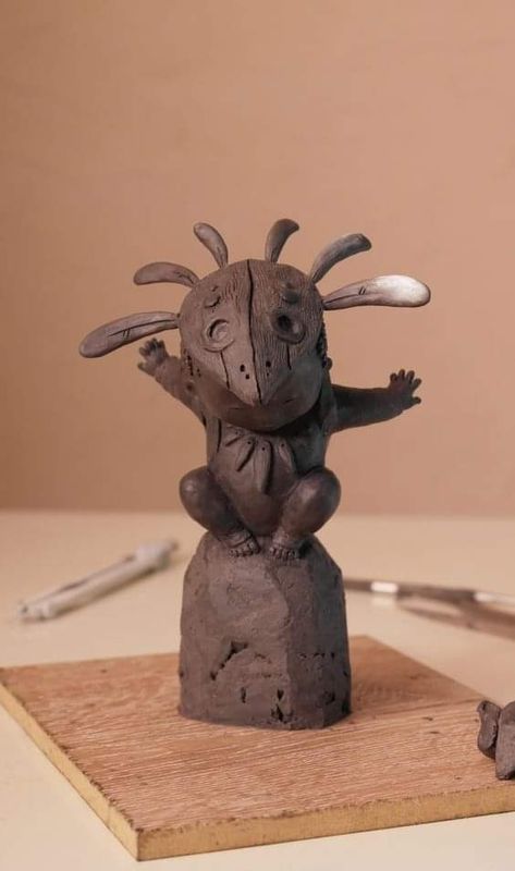 Monster Clay Sculpture Ideas, Ceramic Sculpture Figurative Ideas, Clay Models Sculpture, Clay Character Sculpture, Monster Ceramics, Animal Sculptures Clay, Ceramic Animals Sculpture, Cool Clay Sculptures, Ceramic Creatures