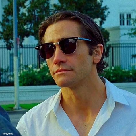 #JakeGyllenhaal lost 20 pounds for his role in #Nightcrawler (2014). This was Gyllenhaal's own idea, as he visualized Lou as a hungry… Louis Bloom, Jack Gyllenhaal, Lost 20 Pounds, Aesthetic Era, Insta Profile, Girl Movies, Escape Reality, Better Call Saul, Jake Gyllenhaal