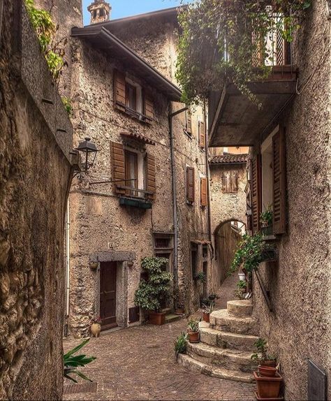 Scanno Abruzzo Italy #city #cities #buildings #photography Garda Italy, Italian Village, Destination Voyage, Italy Photo, Medieval Town, Beautiful Villages, Umbria, Travel Insurance, Wonderful Places