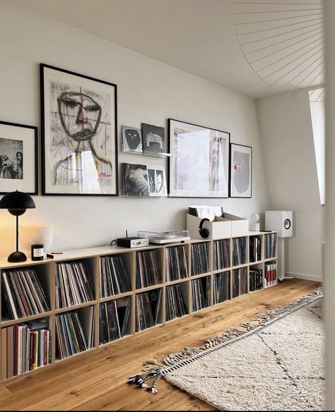 Vinyl Record Setup, Record Storage Wall, Ikea Record Storage, Vinyl Records Storage Ideas, Record Storage Ideas, Vinyl Record Room, Hifi Room, Living Room Vinyl, Dj Room