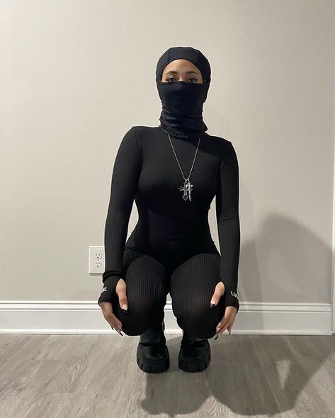 All Black Ski Mask Outfit, Ski Mask Jumpsuit, Sheisty Mask Aesthetic, Ski Mask Halloween Costume, Ski Mask Outfit, Ski Mask Girl Aesthetic, Balaclava Fashion, Mask Outfit, Mask Photoshoot