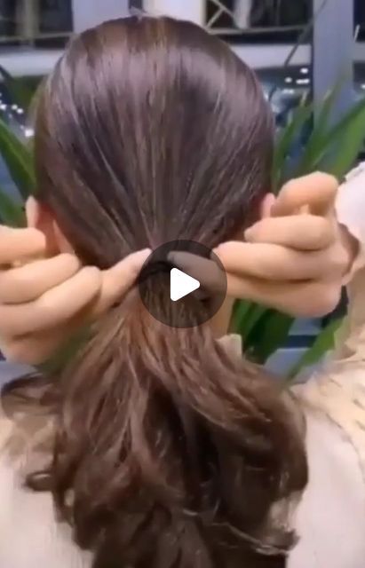 Short Hair Updo Tutorial, Sanggul Modern, Easy Bun Hairstyles For Long Hair, Ponytail Hairstyles Easy, Hairstyles Trendy, Hair Upstyles, Hair And Makeup Tips, Easy Hair Updos, Backyard Diy