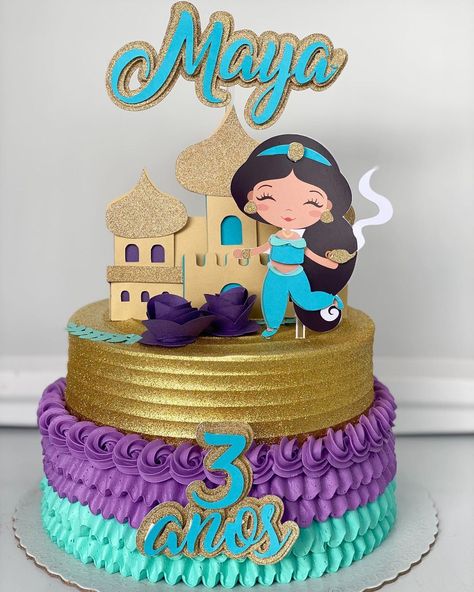 Cakes da Lari on Instagram: “Quem mais é apaixonada por esse tema ? 😍😍 . Princesa Jasmine para os 3 anos da Maya 💜 . #bolojasmine #bolomenina #boloprincesasdisney…” Arabian Party, Bolo Rapunzel, Arabian Nights Theme, Arabian Nights Party, Bolo Frozen, Fiesta Colors, Character Cakes, Princess Jasmine, Disney Wedding