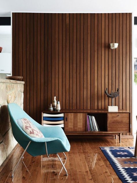 Teak paneling as a possible down stairs and in hall back wall Design Interior Modern, Fa Fal, Mid Century Living, Mid Century Living Room, Casa Vintage, Cap Ferret, Mid Century Modern Living, Mid Century Modern Interiors, Mid Century Modern Living Room