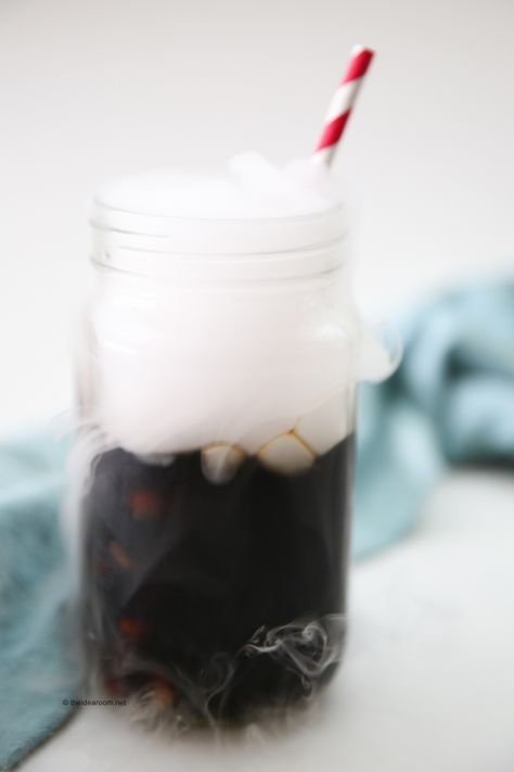 Rootbeer Recipe, Homemade Rootbeer Recipe, Homemade Root Beer Recipe, Dry Ice Halloween, Dry Ice Drinks, Homemade Root Beer, Root Beer Recipe, Fruit Punch Recipe, Halloween Recipes Drinks