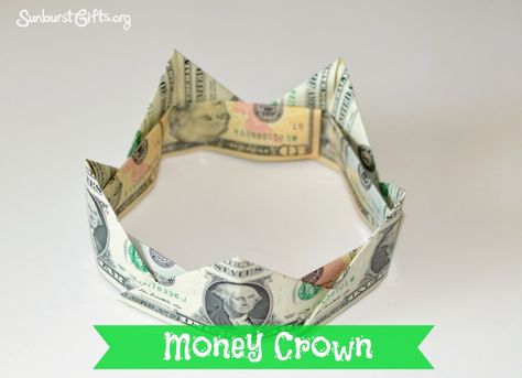 Money Crown - Folding cash into the shape of a crown makes it the coolest ways to give a money for a gift! And they're easy peasy to make. Money Headband, Dollar Folding, Crown Money, Money Crown, Money Creation, Graduation Money Lei, Money Leis, Graduation Money Gifts, Folding Money