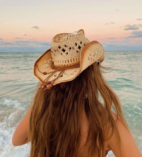 Sombrero Cowboy, Coastal Country, Insta Baddie, Hat Aesthetic, Hawaii Outfits, Cowgirl Aesthetic, Music Festival Outfits, Concert Fits, Vintage Americana