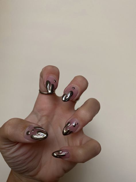 Picture of almond-shaped acrylic nails with silver drippy tips Silver Metal Nail Art, Chrome Drip French Tip Nails, Drippy Chrome Nails, Silver Chrome Nails Ideas, Melted Silver Nails, Metallic Silver Nails Art Designs, Silver Bubble Nails, Melting Metal Nails, Silver Squiggle Nails