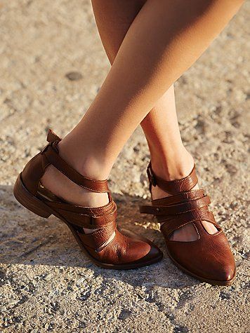 Daily Shoes, Shoes And Sandals, Elegante Casual, Shoe Closet, Work Outfits Women, Crazy Shoes, Pretty Shoes, Shoe Obsession, Look Casual