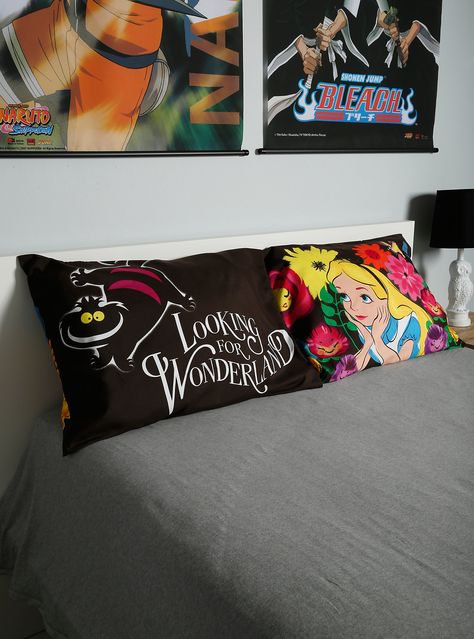 Alice Character, Emo Room, Alice In Wonderland Room, Disney Bedding, Wonderland Cheshire Cat, Disney Alice In Wonderland, Dark House, Alice In Wonderland Theme, Disney Home