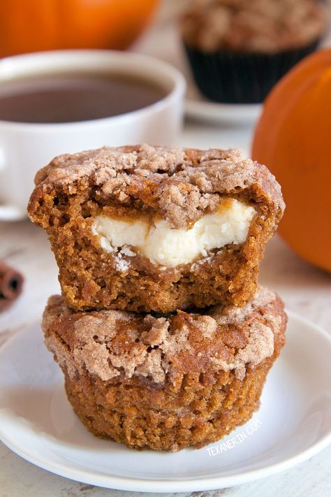 Just in time for fall, these pumpkin cream cheese muffins have a generous amount of the cream cheese filling along with a streusel topping! They are really moist muffins and can be made with gluten-free, whole wheat or all-purpose flours. These healthy pumpkin cream cheese muffins will make a delicious fall breakfast! #pumpkin #fall #recipe #muffins #breakfast Muffins Pumpkin, Gluten Free Pumpkin Muffins, Gluten Free Bagels, Pumpkin Cream Cheese Muffins, Moist Muffins, Pumpkin Muffin Recipes, Pumpkin Cream Cheese, Cream Cheese Muffins, Cheese Pumpkin