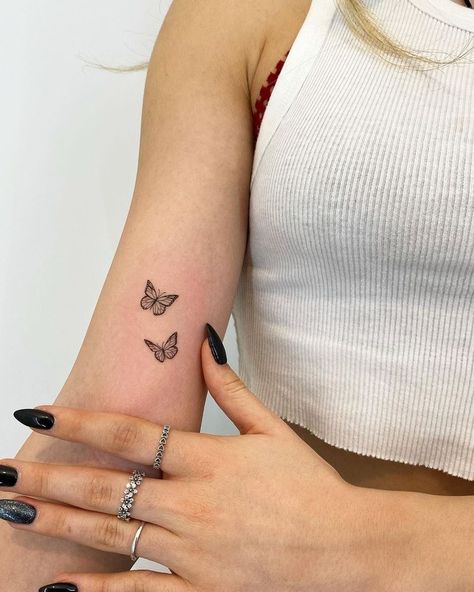 Fly Baby, Berlin Tattoo, Petite Tattoos, Butterfly Tattoos, Stylist Tattoos, Cute Tattoos For Women, Classy Tattoos, Discreet Tattoos, Dainty Tattoos