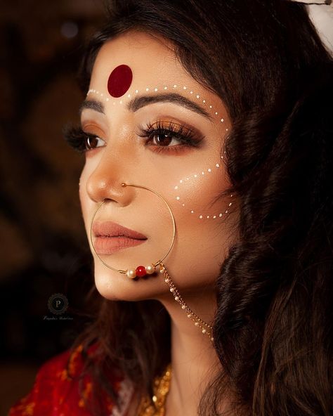 Indian Makeup Looks, Disco Makeup, Gal Gardot, Bengali Bridal Makeup, Circle Mehndi Designs, Photoshoot Makeup, Portrait Photography Women, Beauty Photoshoot, Indian Photoshoot