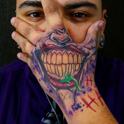 #Joker #handtattoo by Eddie Vazquez @eddievtattoos Side Burn Tattoos Men, Face Hand Tattoo, Joker Smile Hand Tattoo, Joker Hand Tattoo, Joker Smile Tattoo, Joker Hand, Joker Face Tattoo, Tatuaje Trash Polka, Herren Hand Tattoos