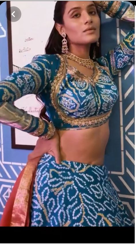 Bandhani Chaniya Choli Designs, Bandhej Blouse Designs, Bandhej Saree Blouse Design, Modern Blouse Designs For Lehenga, Bandhani Blouse Design, Bandhni Blouse Designs Latest, Lehanga Blouses Modern Design, Bandhani Lehenga, Lengha Blouse Designs