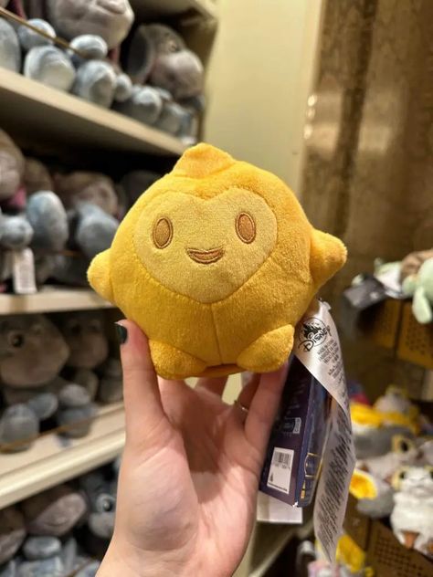 Wish Star Shoulder Plush Spotted At Magic Kingdom! Disney Plush, Disney Addict, Magic Kingdom, Disney Vacations, Theme Park, Bracelet Designs, Walt Disney, Movie Stars, Disneyland