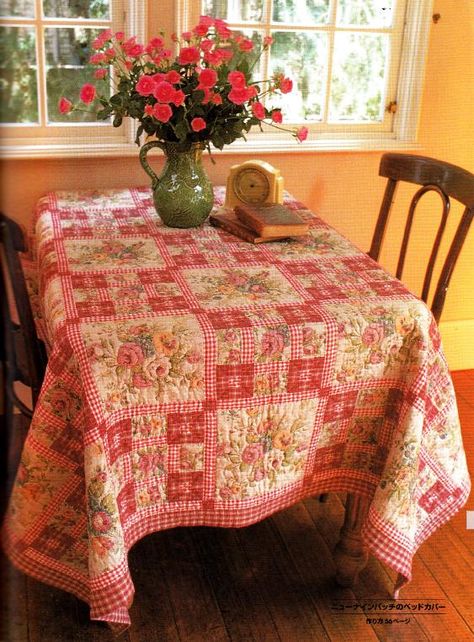 Like the idea of quilt for a table cloth. Quilt As Tablecloth, Quilted Tablecloths, Quilt Tablecloth, Quilted Table Cloth, Quilted Tablecloth, Patchwork Tablecloth, Cottage Quilt, Quilt Display, Table Quilts