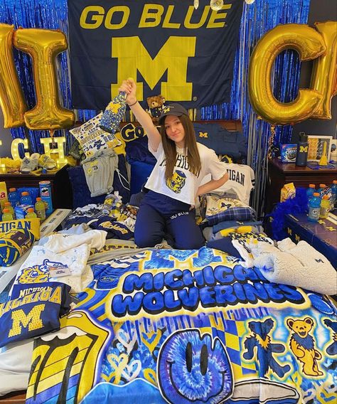 Bed Decorating College Acceptance, Bed Decorating Ideas College Acceptance, U Michigan, Manifesting 2023, College Announcements, College Bed, College Decision, College Vibes, Dream University