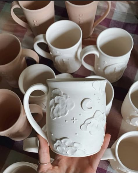 Homemade Clay Mug Ideas, 3d Ceramic Mugs, Ceramics Projects Mugs, Handmade Ceramic Mug Designs, Diy Clay Mug Ideas, Cermanic Mug Ideas, Clay Mug Ideas Easy, Homemade Mugs Clay, Pottery Mug Ideas Design