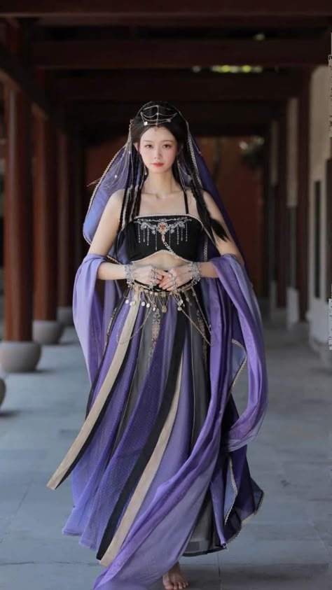 Dunhuang Hanfu, Dunhuang Feitian, Asian Princess, Traditional Asian Dress, Dancers Outfit, Stage Outfits, Belly Dance, Traditional Dresses, Traditional Outfits