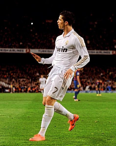 📆 12 years have passed since Cristiano Ronaldo's first gag order at Camp Nou!❤️🩹 🔙 On this day in 2012; Cristiano Ronaldo created one of the most iconic celebrations in football history. "Calm Calm".💀 🗣 He scored the winning goal against Barça and silenced 100,000 fans at Camp Nou to seal the La Liga title for Real.🔥🐐 Coldest Celebration In Football, Ronaldo Calma Celebration, Ronaldo Cold Celebration, Ronaldo Calma, Soccer Celebrations, Cristiano Ronaldo Celebration, Ronaldo Celebration, Ronaldo Free Kick, Real Madrid Win