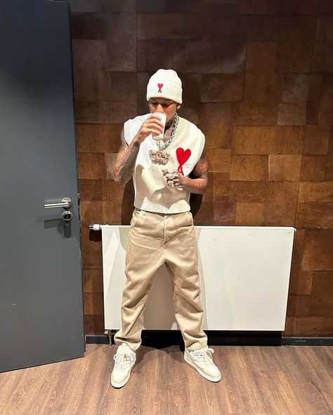 NLE Choppa Outfit from November 5, 2023 Nle Choppa Outfits, Lv Beanie, Skate Outfit, Nle Choppa, Puffer Jacket Outfit, Beanie Outfit, Save Outfits, Light Skin Men, Rapper Outfits