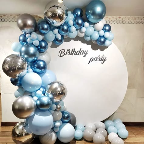 Blue Birthday Themes, Blue Party Themes, Blue Balloon Garland, Confetti Balloons Birthday, Silver Party Decorations, White Party Decorations, Blue Party Decorations, 18th Birthday Decorations, Blue Birthday Parties