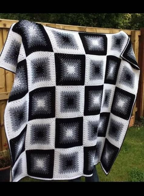 Crochet Patchwork Blanket, Crochet Square Blanket, Chunky Crochet Blanket, Granny Square Crochet Patterns Free, Patchwork Sleeve, Crochet Bedspread Pattern, Crochet Blanket Designs, Crochet Cow, Crochet Bedspread