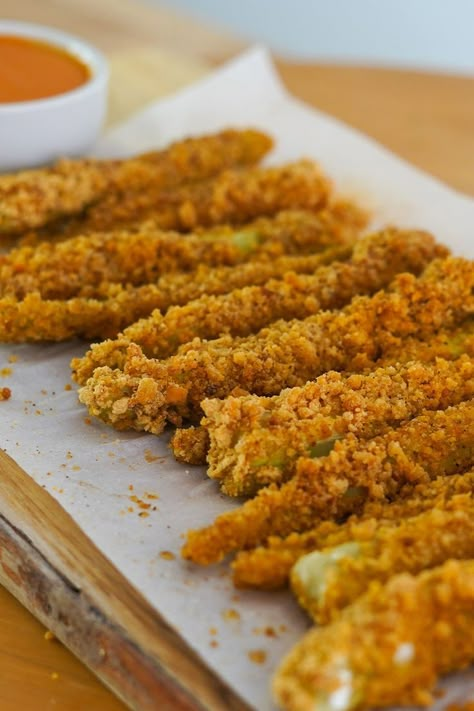 Plant-based food blogger Carleigh Bodrug turns broccoli stems into crispy, healthy baked fries that are perfect for snacking or as a side dish. Fried Broccoli Stems, Broccoli Stems Air Fryer, Broccoli Stalk Fries, Broccoli Fries Recipe, Broccoli Fries Air Fryer, Broccoli Stem Fries, Broccoli Recipes Vegetarian, Broccoli Stems Recipes, Homemade Veggie Straws