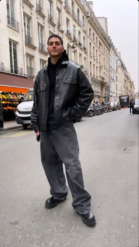 Leather Jacket Streetwear Outfit, Winter Outfits Men Leather Jacket, Leather Jacket Men Streetwear, Leather Jacket Winter Outfit Men, Leather Jacket Outfit Streetwear, Fai Khadra Outfits, Men Style 2023 Winter, Off Duty Model Style Men, How To Style Black Chunky Boots