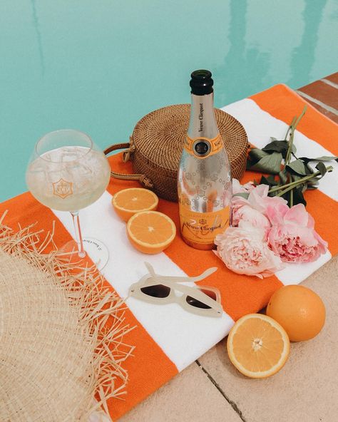 Veuve Clicquot USA on Instagram: “A splash of #ClicquotSpring:  1. Place ice in a large wine glass  2. Add 2-3 orange slices  3. Top with #ClicquotRich & enjoy! 📸:…” Veuve Cliquot, Large Wine Glass, Cocktail Photography, Orange Party, Orange Aesthetic, Everyday Chic, Happily Married, Sunday Brunch, Orange Slices