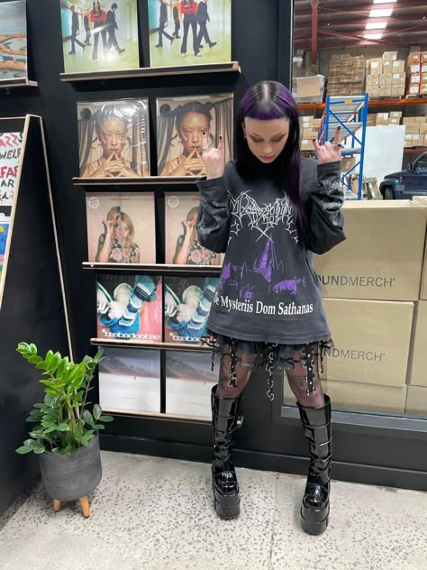 Petite Goth Outfits, Dark Purple Outfit Aesthetic, Zheani Aesthetic, Zheani Sparkes, Purple Goth, Purple Gothic, Dread Hairstyles, Aesthetic Indie