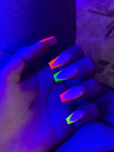 Glow In The Dark Birthday Party Invitations, Neon Nails Glow In The Dark, 80s Theme Pool Party, Glow Party Nails, Neon 18th Birthday Party, Neon Party Nails, Black Light Birthday Party, Neon Birthday Nails, Sweet 16 Neon Party Ideas