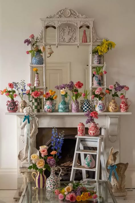 Vases And Flowers, Mantel Styling, Spring Vases, Home Designs Exterior, Swirly Designs, Glass Room, Jewel Tone Colors, Keramik Design, Cerámica Ideas