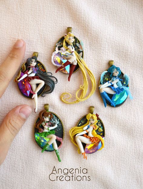 new sailor moon pendants by AngeniaC Sailor Moon Crafts, Sailor Moon Collectibles, Saylor Moon, Comic Convention, Diy Fimo, Mini Stuff, Instruções Origami, Anime Expo, Geek Fashion