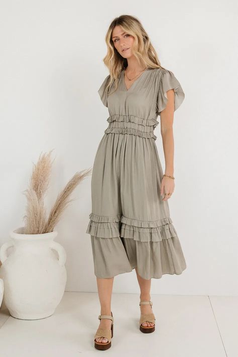 Ruffle detailed dress Sage Green Dress Casual, Fall Maxi Dress, Cardigan Over Dress, Fall Photo Outfits, Fall Family Outfits, Neutral Dress, Sage Green Dress, Mommy And Me Dresses, Coordinating Outfits