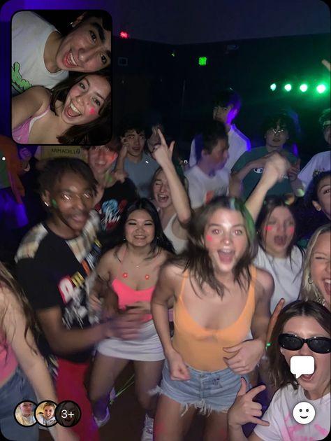 High School Clubs Aesthetic, High School Experience Aesthetic, High School Parties Aesthetic, Hs Party Aesthetic, American Teenage Life, Party Aesthetic High School, Friends Partying Aesthetic, Getting High With Friends, High School Homecoming Aesthetic