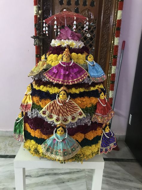 Unique Bathukamma Ideas, Bathukamma Rangoli Designs, Creative Bathukamma Ideas, Batukamma Decoration Ideas, Bathukamma Designs, Batukamma Decoration, Bathukamma Decoration Ideas, Bathukamma Images, Batukamma Images