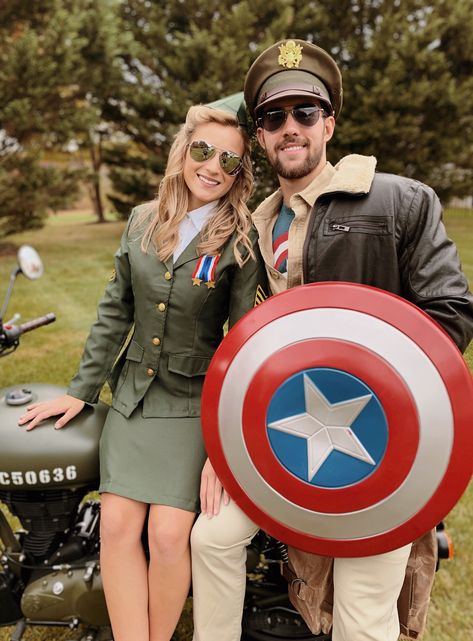 Captain America and Peggy Carter. Avengers and Marvel Steve And Peggy Costume, Peggy Carter And Captain America Costume, Tony And Pepper Costume, Peggy Carter Halloween Costume, Captain America Couple Costume, Marvel Avengers Halloween Costumes, Avenger Couple Costume, Captain America And Peggy Costume, Couples Halloween Costume Marvel