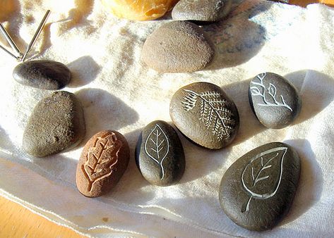 She used a diamond bit with my dremel for these. Mostly a narrow cylindrical shaped bit, but the tapered bits can give nice details too. Rock Carving, Dremel Crafts, Dremel Carving, Dremel Projects, Dremel Tool, Stone Crafts, Nature Crafts, Rock Crafts, Back To Nature