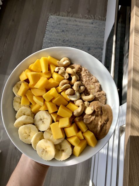 Oats, mango, banana, cashew, peanut butter, cinnamon, rice milk Oatmeal With Mango, Hostel Food, Mango Oatmeal, Cinnamon Rice, Health Bowls, Oatmeal Ideas, Banana Crumble, Belly Rolls, Oatmeal With Fruit