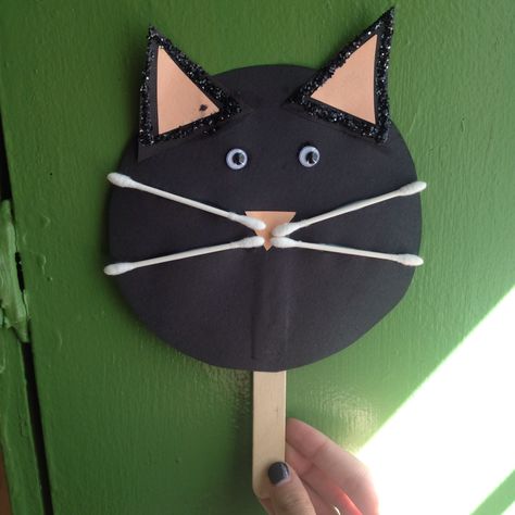 PreSchool Cat Craft, for learning the color black! Black Craft For Preschool, Dog And Cat Art Preschool, Cat Art Activities For Preschool, Black Day Activities For Preschool, Black Cat Halloween Craft Preschool, The Color Black Crafts For Preschool, Black Color Crafts Preschool, Black Cat Activities For Preschool, Kitten Activities For Preschool